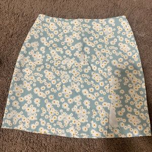 Never worn, cute summer or year round skirt, sunflower design